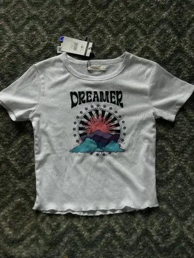 Polera blanca con diseño 'Dreamer' - miniatura 1