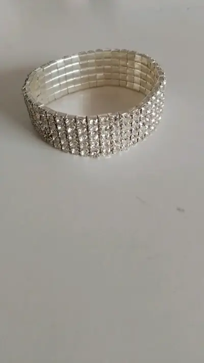 Aros y pulceras elegantes - miniatura 3