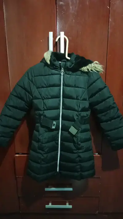 Parka de invierno negro con capucha de piel - miniatura 1