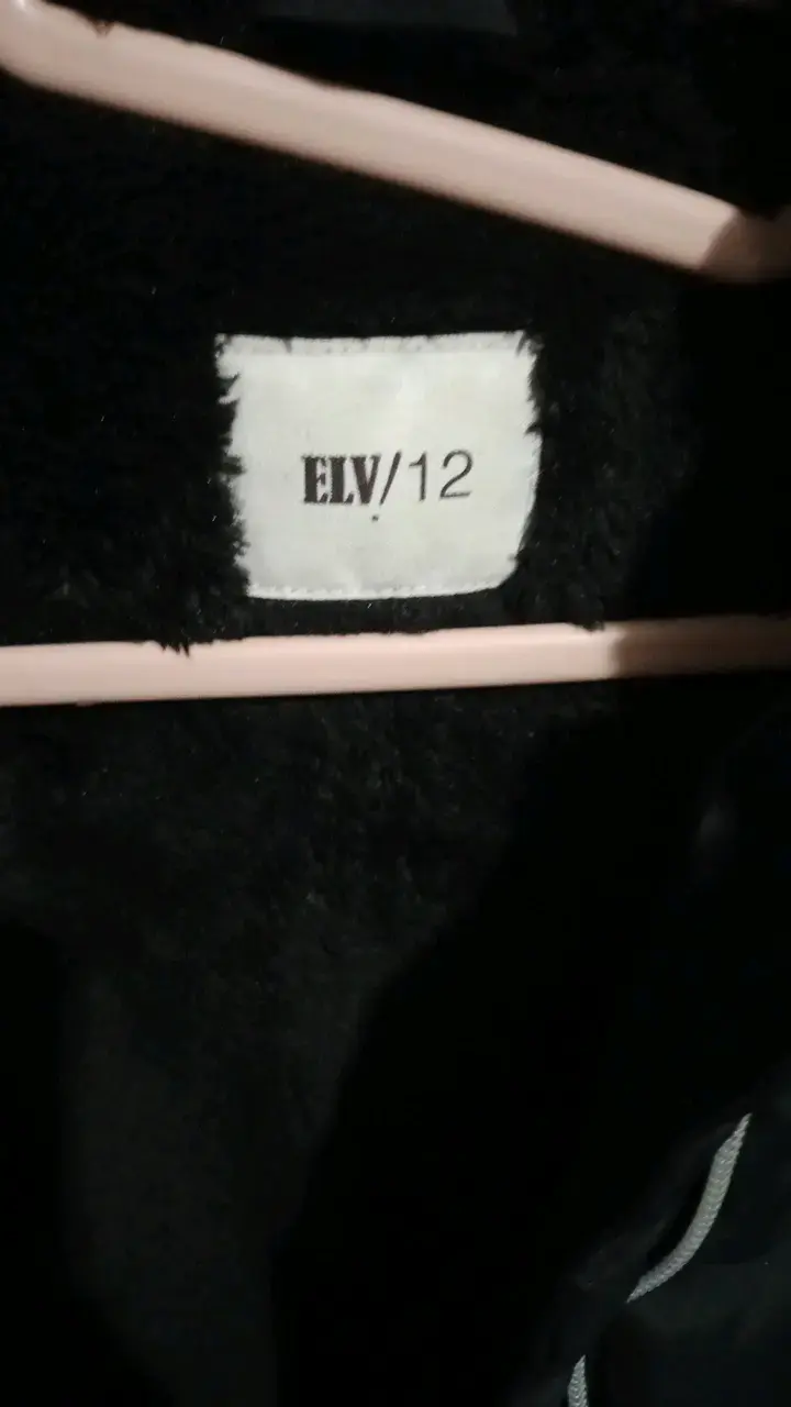 Parka de invierno negro con capucha de piel - 2