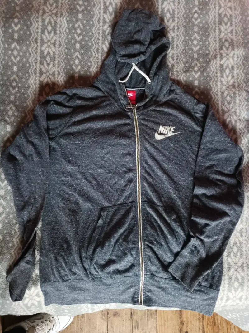 Polerón con capucha Nike gris oscuro