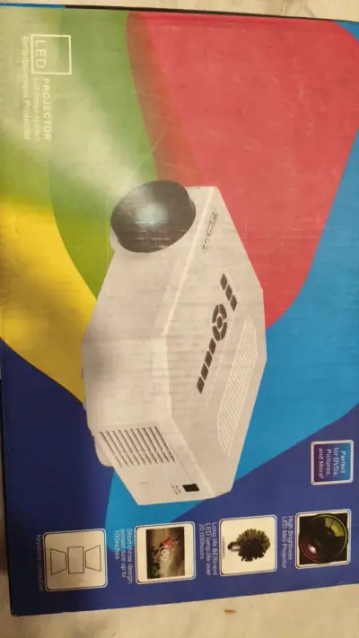 Proyector LED portátil de alta eficiencia - miniatura 1