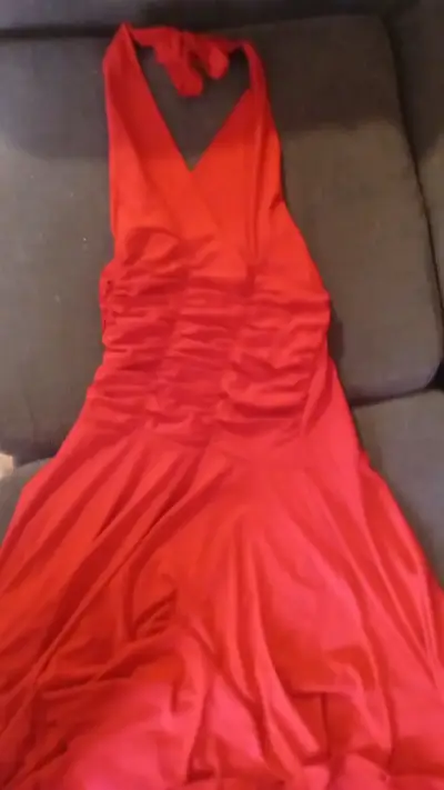 Vestido rojo elegante de fiesta - miniatura 1