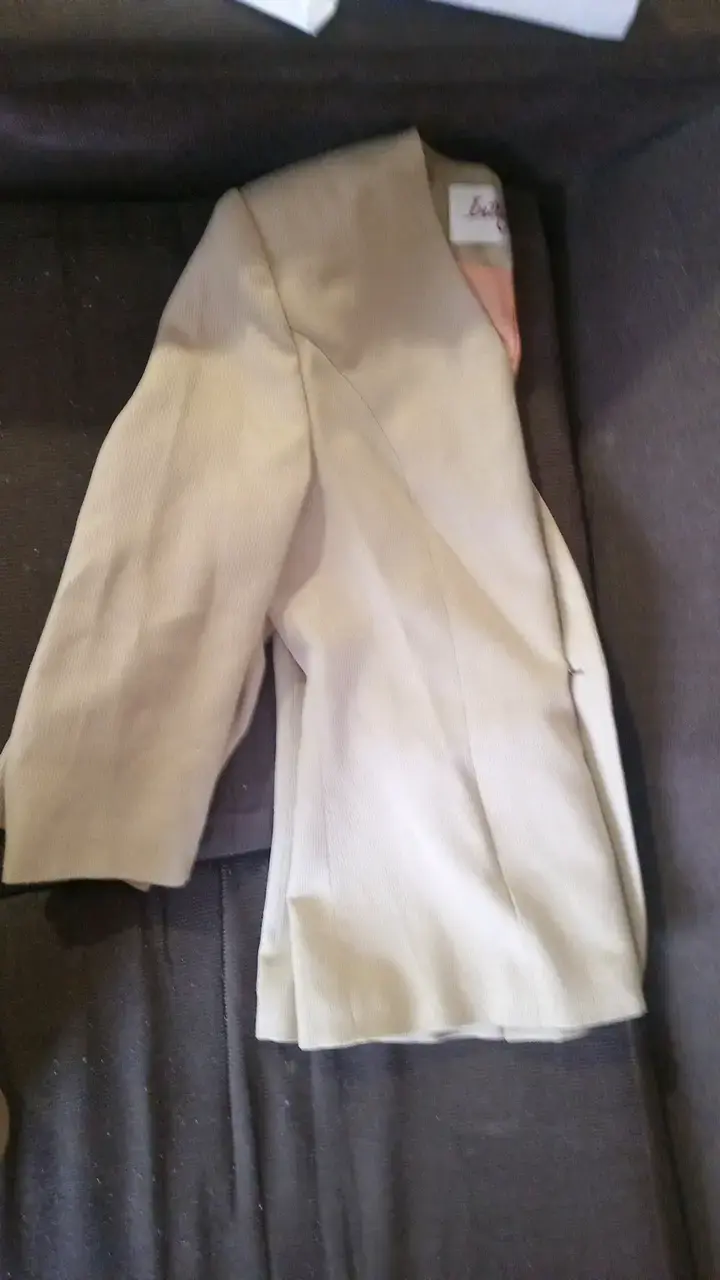 Blazer beige de mujer marca Intrigue - 2
