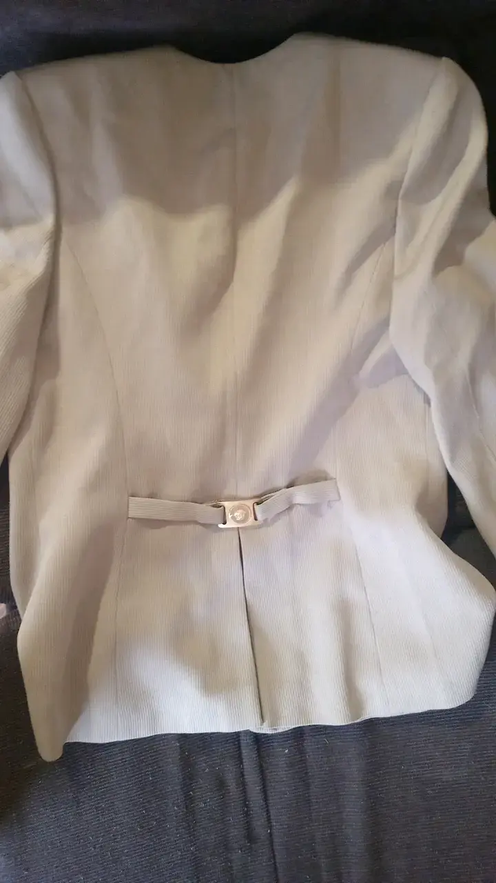 Blazer beige de mujer marca Intrigue - 3