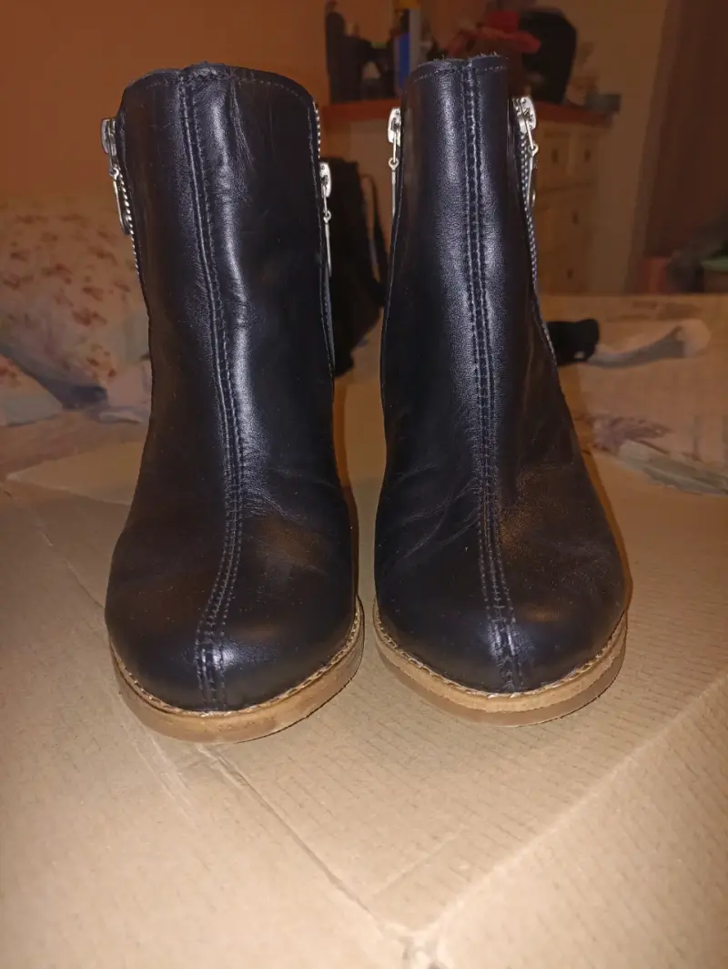 Botines de cuero negro con taco de madera - 3