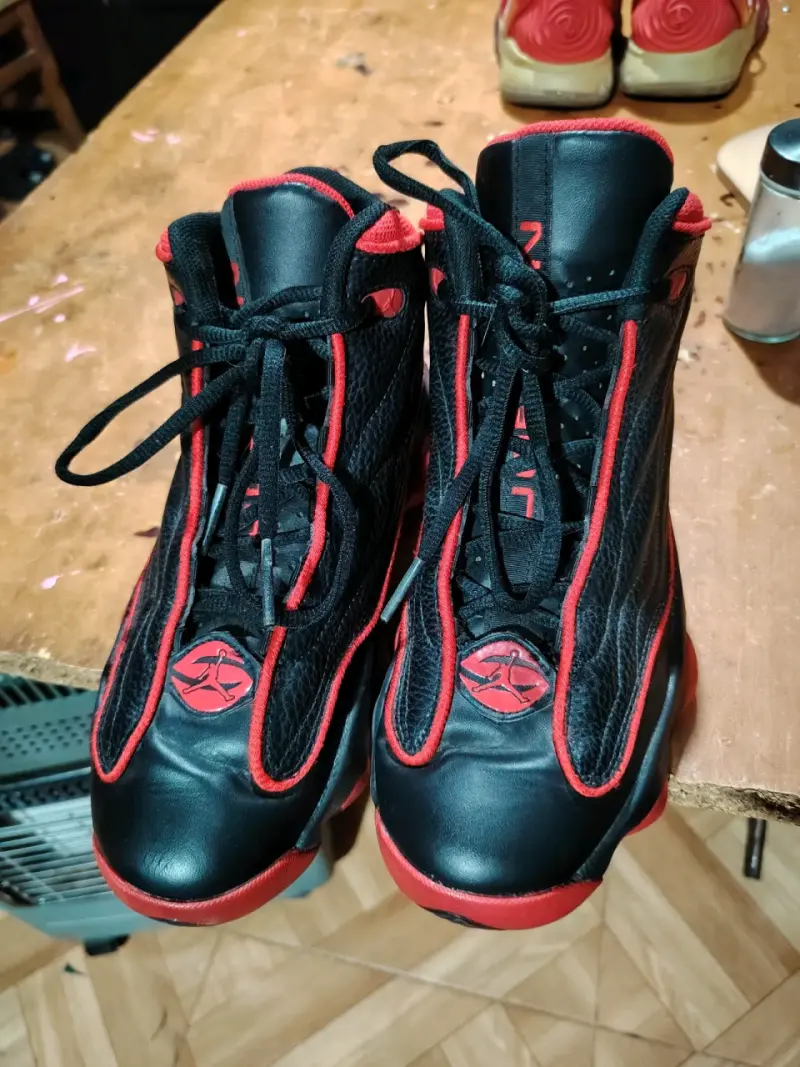Zapatillas deportivas negras y rojas - 2