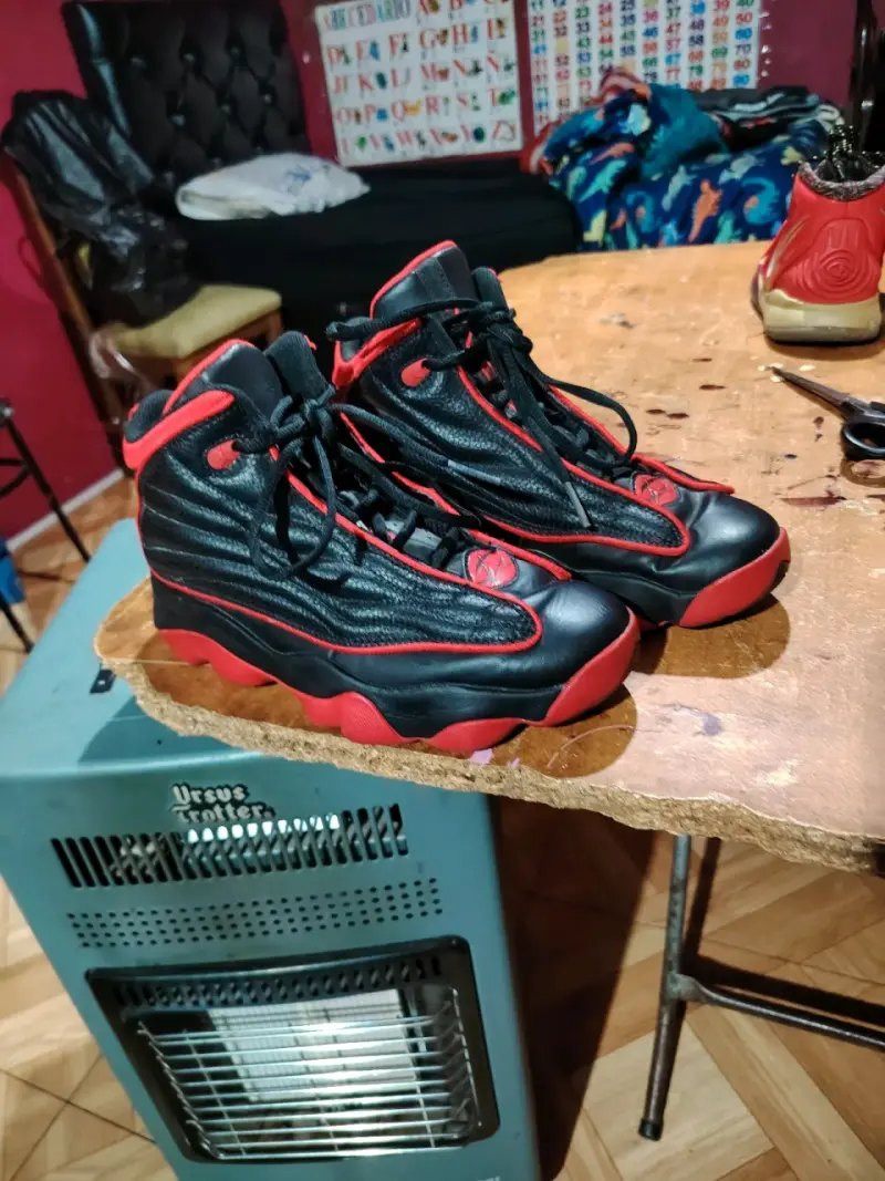 Zapatillas deportivas negras y rojas - 3
