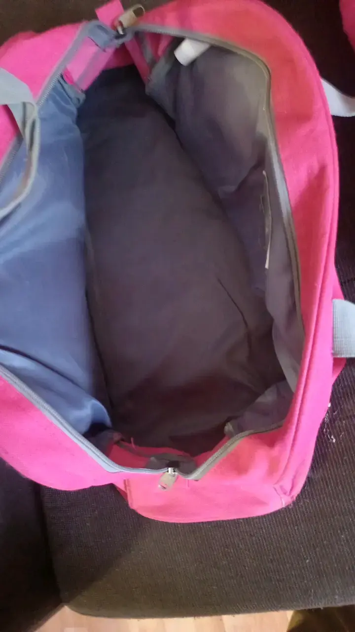 Bolso deportivo rosado con asas grises - 3