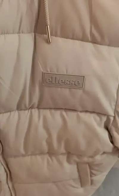 Chaqueta acolchada beige con capucha Ellesse - miniatura 2