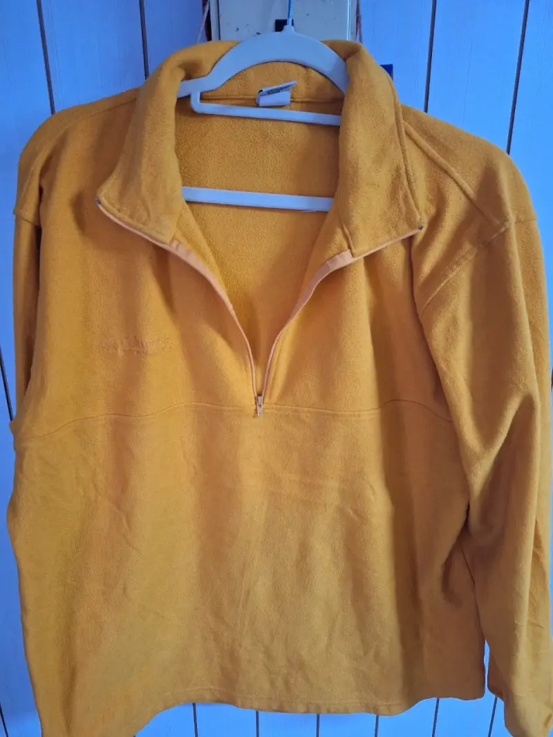 Polar Columbia amarillo con cierre medio