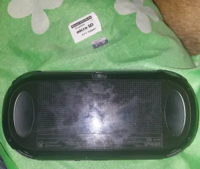 PS Vita OLED (PCH-1000) + SD2VITA Pro + MicroSD 64 - miniatura 3