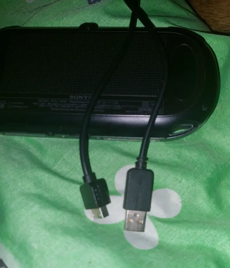 PS Vita OLED (PCH-1000) + SD2VITA Pro + MicroSD 64 - 6