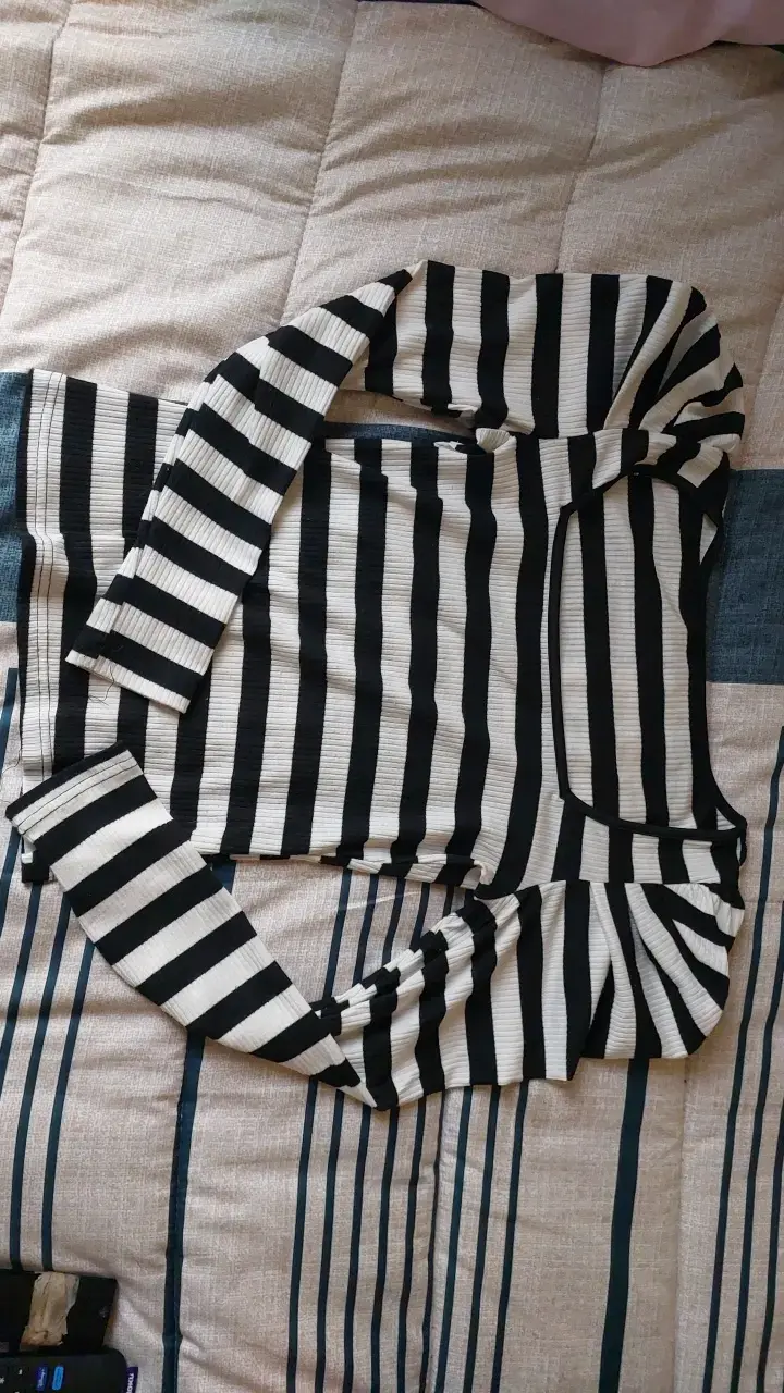 Polera de rayas blanco y negro manga larga