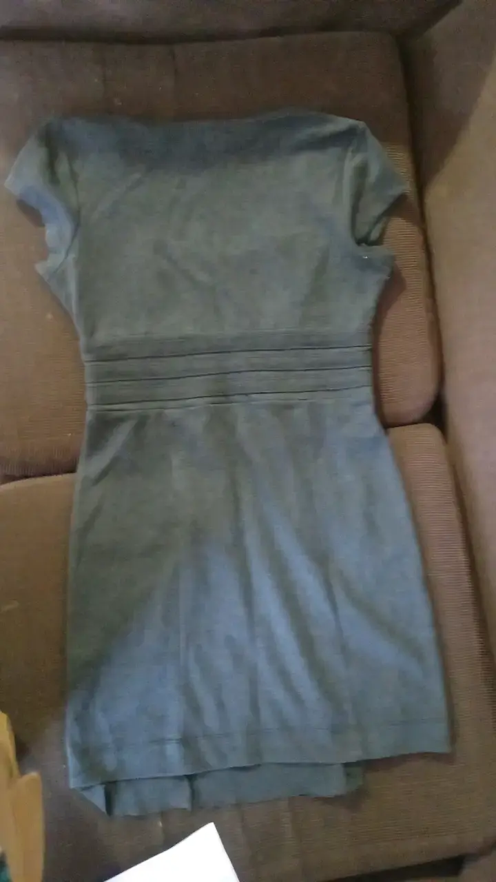Vestido gris con detalle de hebillas - 2