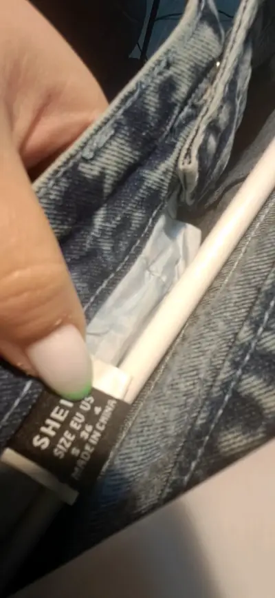 Jeans de mezclilla con estampados coloridos - miniatura 2
