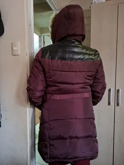 Parka acolchada con capucha - miniatura 2