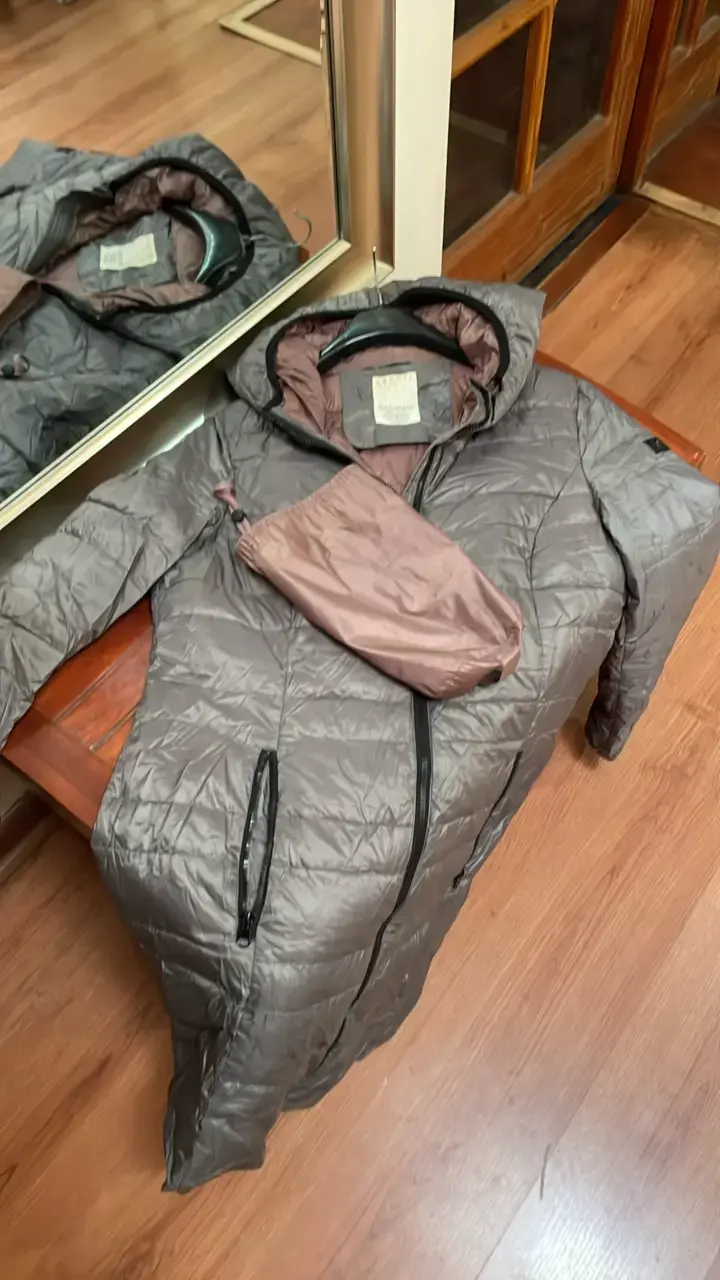 Parka largo acolchado gris con capucha - 4