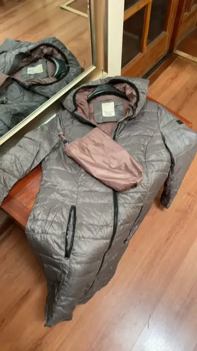 Parka largo acolchado gris con capucha - miniatura 4