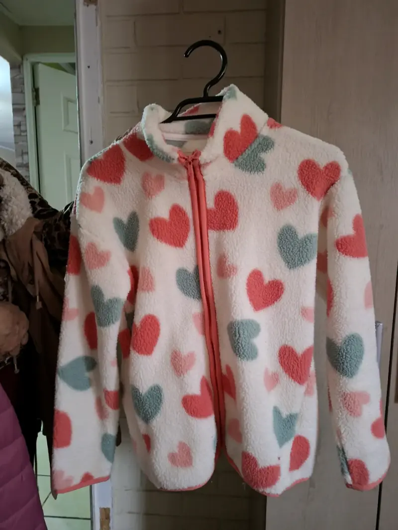 Chaqueta polar con corazones para niña - 1