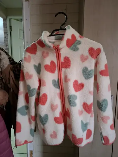 Chaqueta polar con corazones para niña - miniatura 1