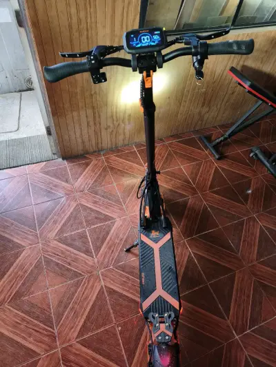 Scooter eléctrico KuKirin con pantalla digital - miniatura 4