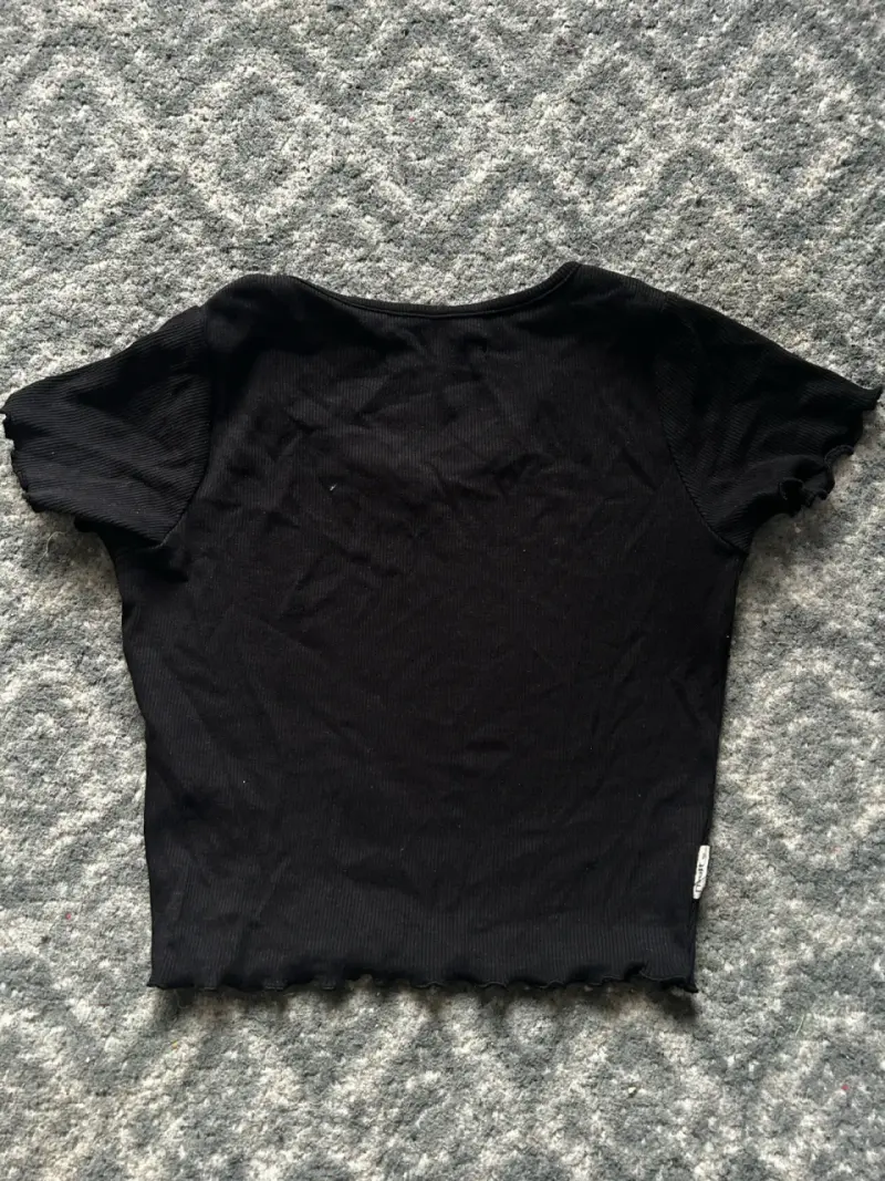 Polera negra de mujer Melt con cuello en V - 2