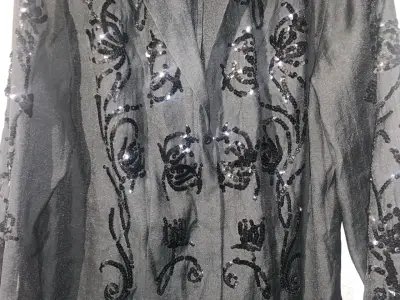 Blusa negra con lentejuelas elegantes - miniatura 2