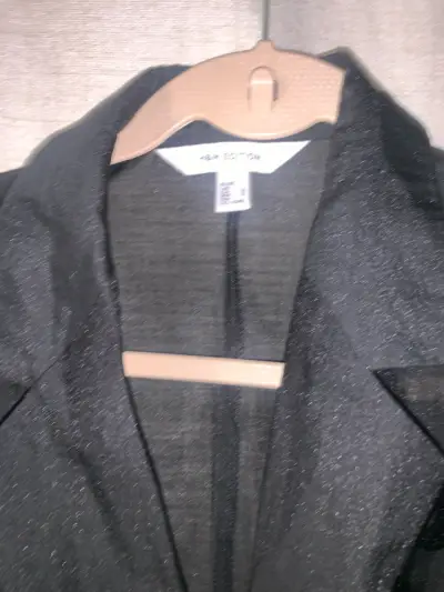 Blusa negra con lentejuelas elegantes - miniatura 3
