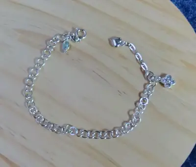 Pulsera de plata con dijes de corazón - miniatura 5