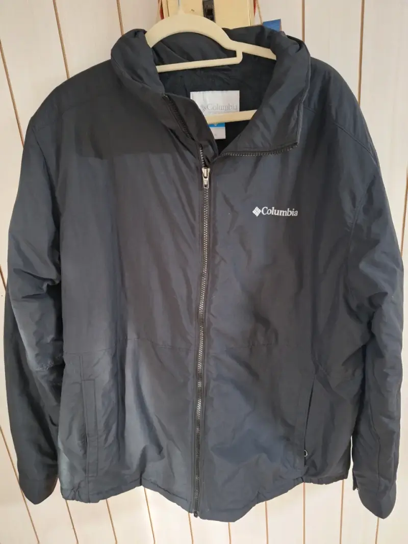 Chaqueta Columbia negra impermeable