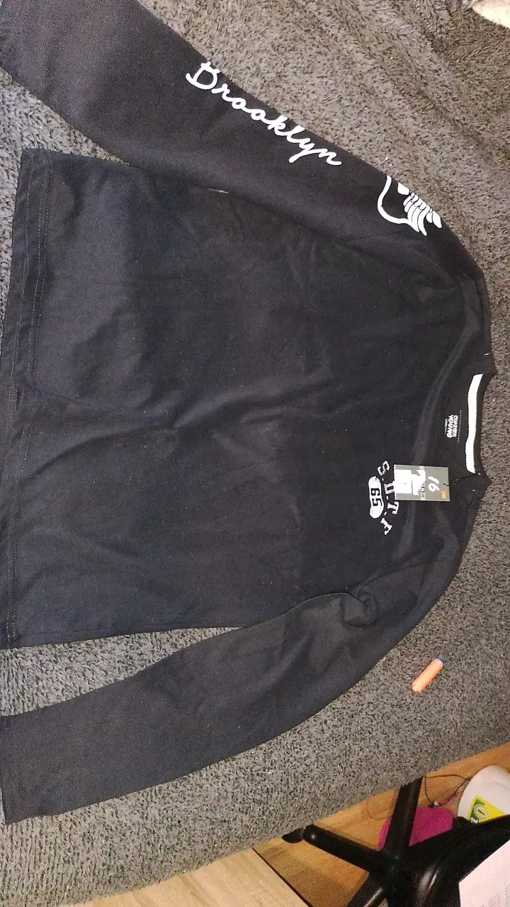 Polera negra manga larga Brooklyn
