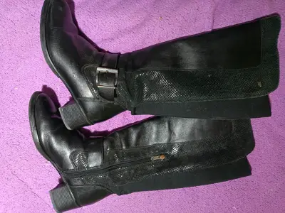 Botas negras de cuero - miniatura 3