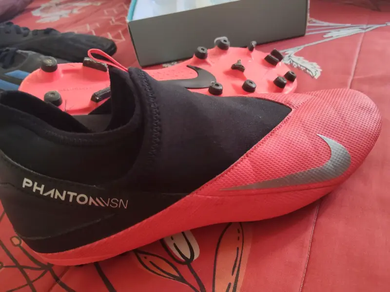 Botines de fútbol negros con detalles azules - 3