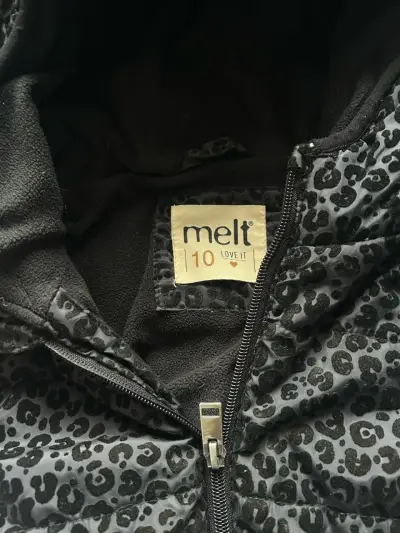 Chaqueta acolchada negra con capucha para niña - miniatura 2