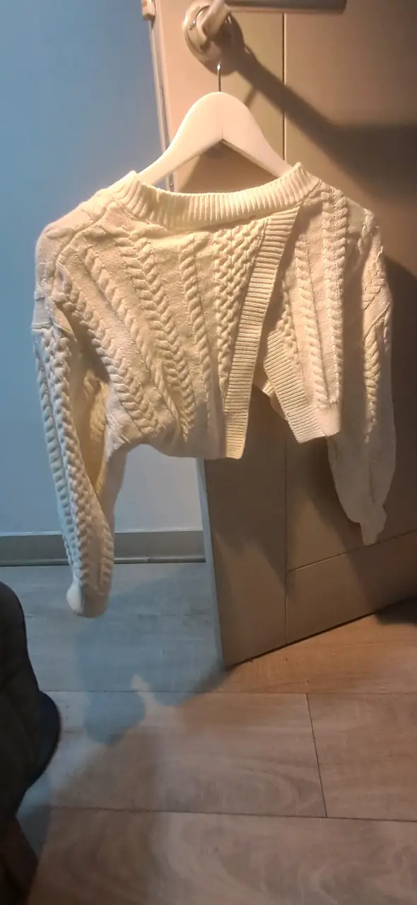 Suéter corto de punto trenzado beige - 3