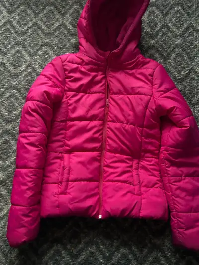 Chaqueta acolchada fucsia con capucha - miniatura 1