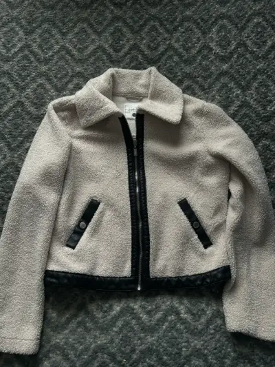 Chaqueta de lana beige con detalles negros - miniatura 1