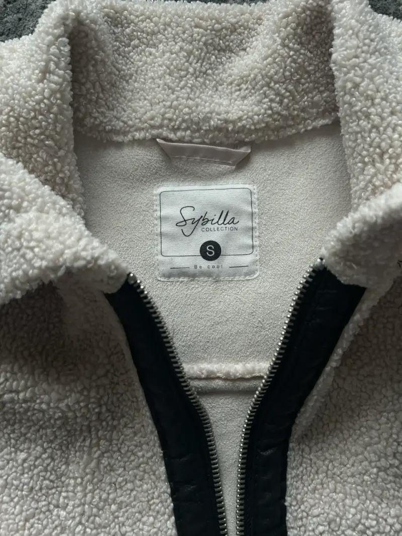 Chaqueta de lana beige con detalles negros - 2