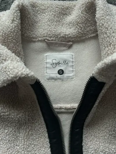Chaqueta de lana beige con detalles negros - miniatura 2