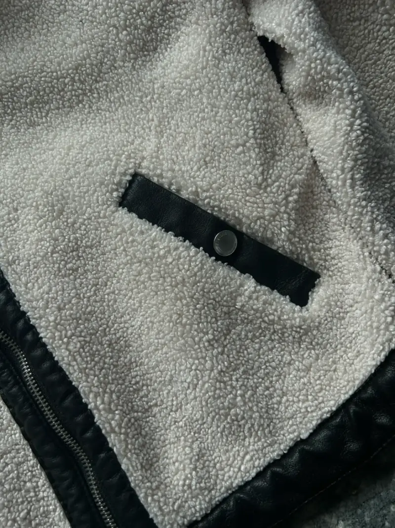 Chaqueta de lana beige con detalles negros - 3