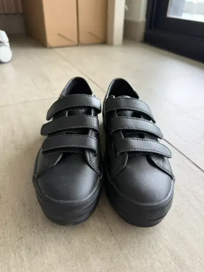 Nuevas zapatillas KEDS negras con velcro - miniatura 1