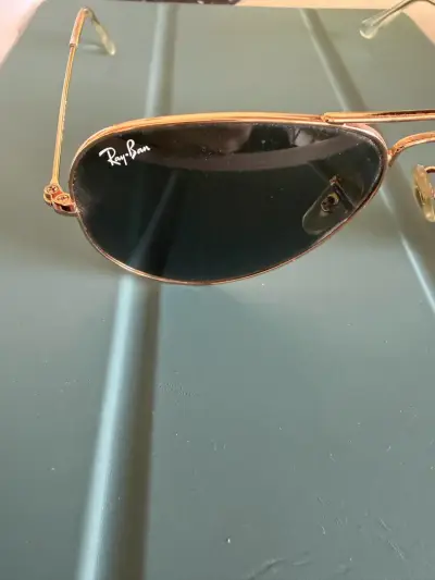 Anteojos de sol Ray-Ban aviador doradas - miniatura 1