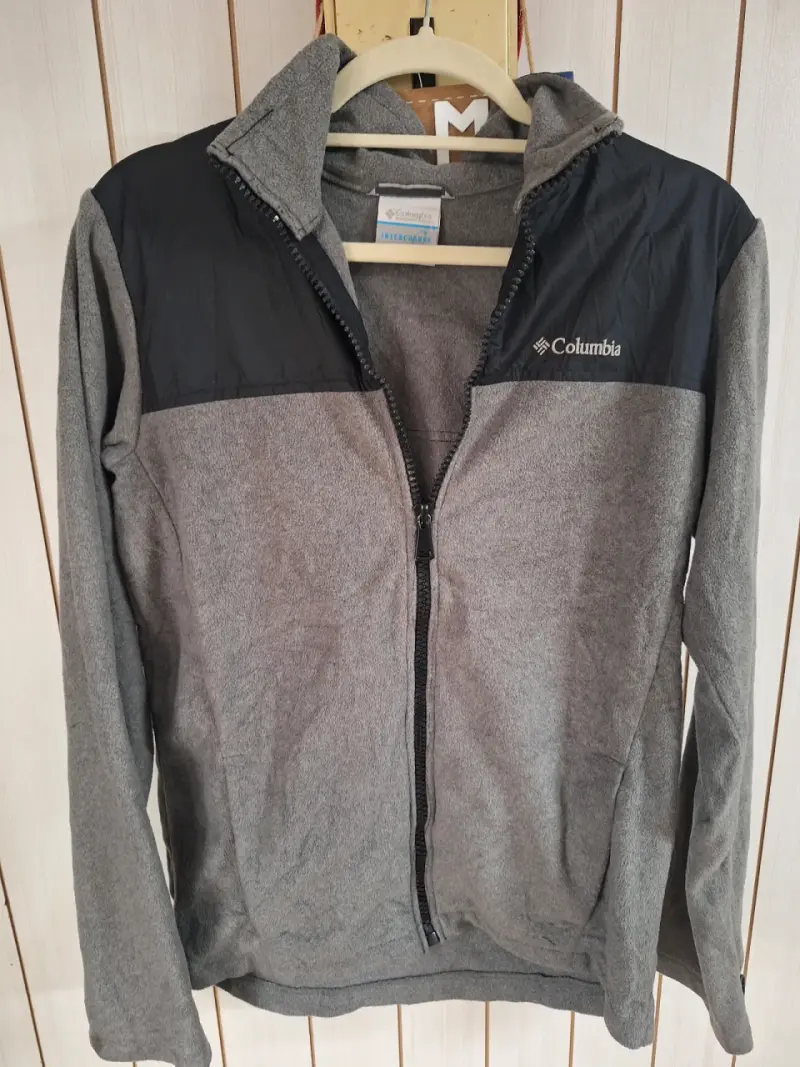 Chaqueta polar Columbia gris y negra