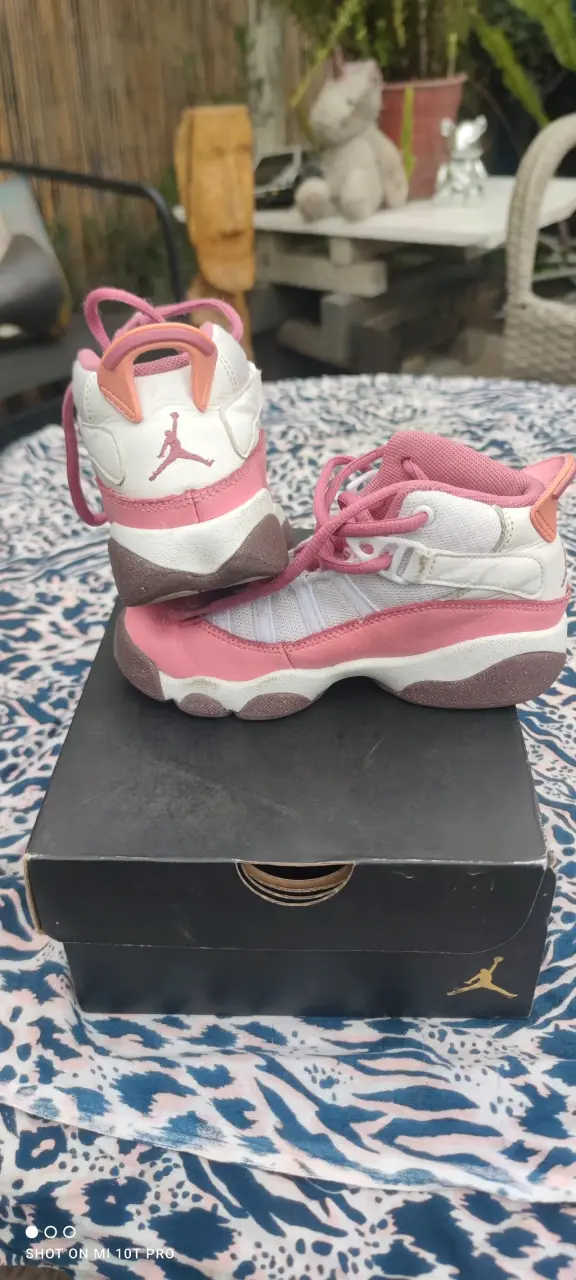 Zapatillas deportivas Air Jordan blancas y rosadas - 2