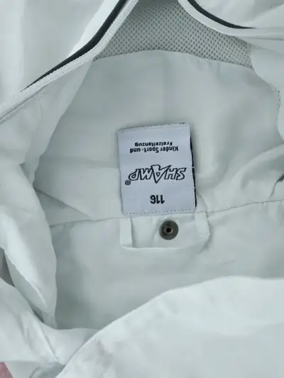 Chaqueta blanca con capucha y detalles rojos - miniatura 3
