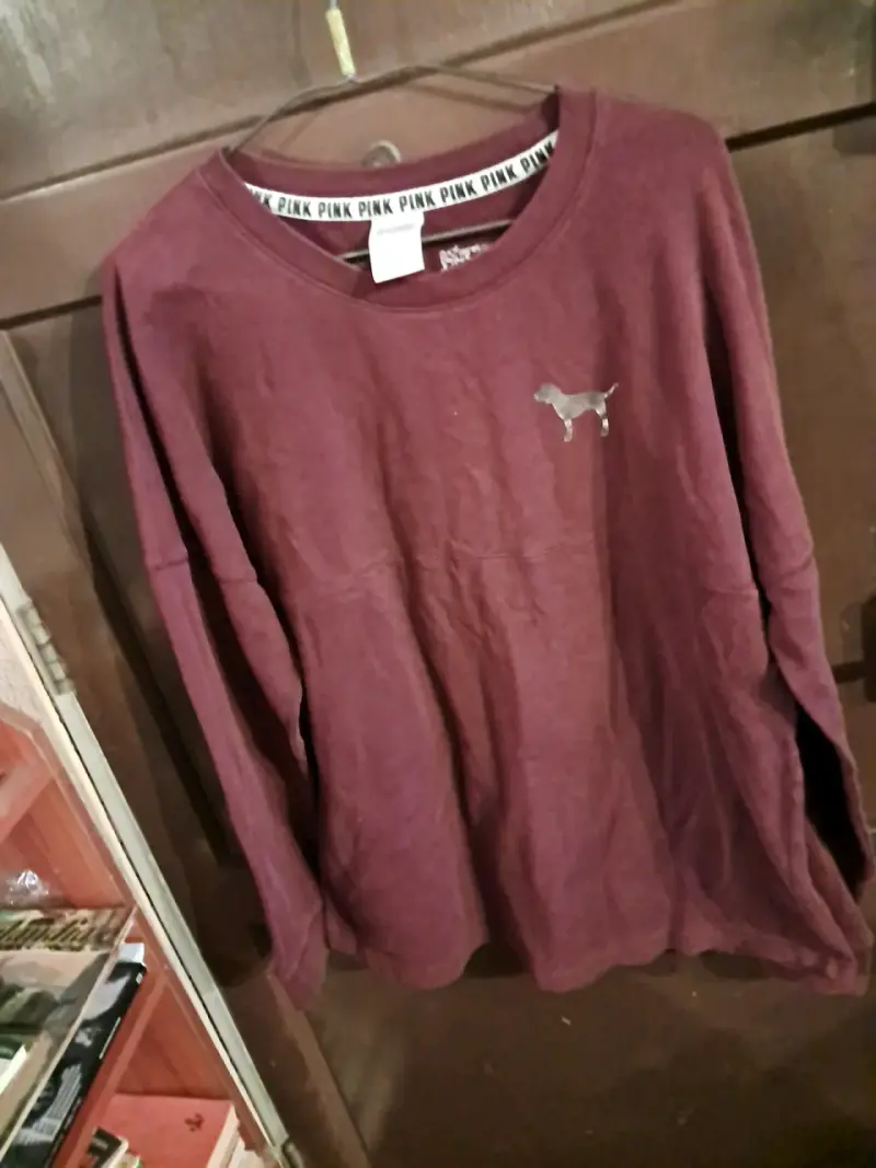 Polerón burdeos PINK con logo de perro - 1