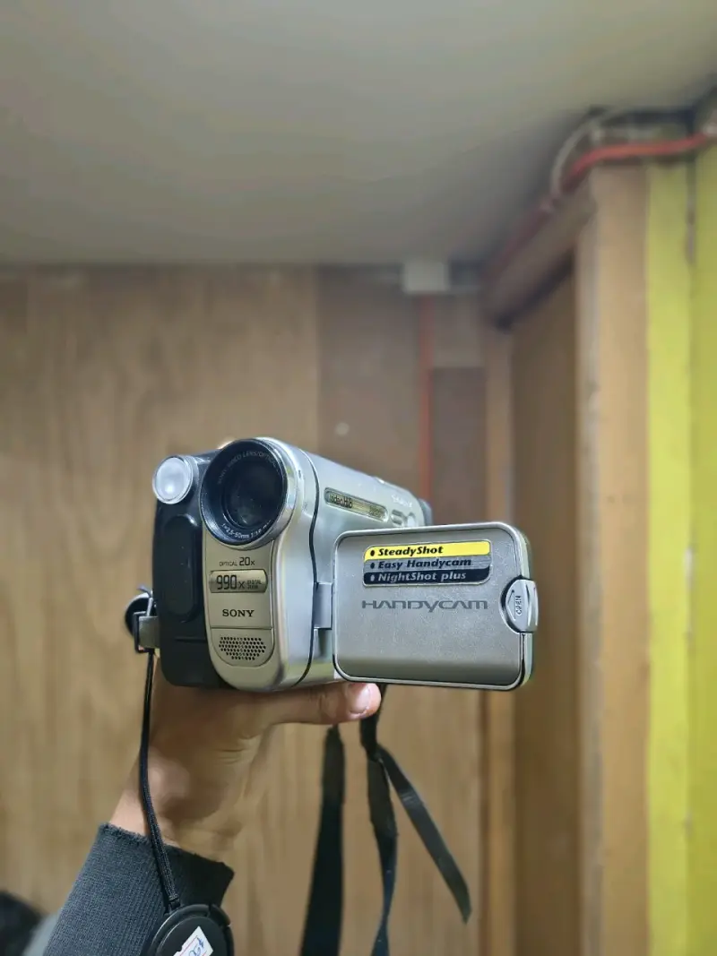 Videocámara Sony Handycam con NightShot Plus - 1