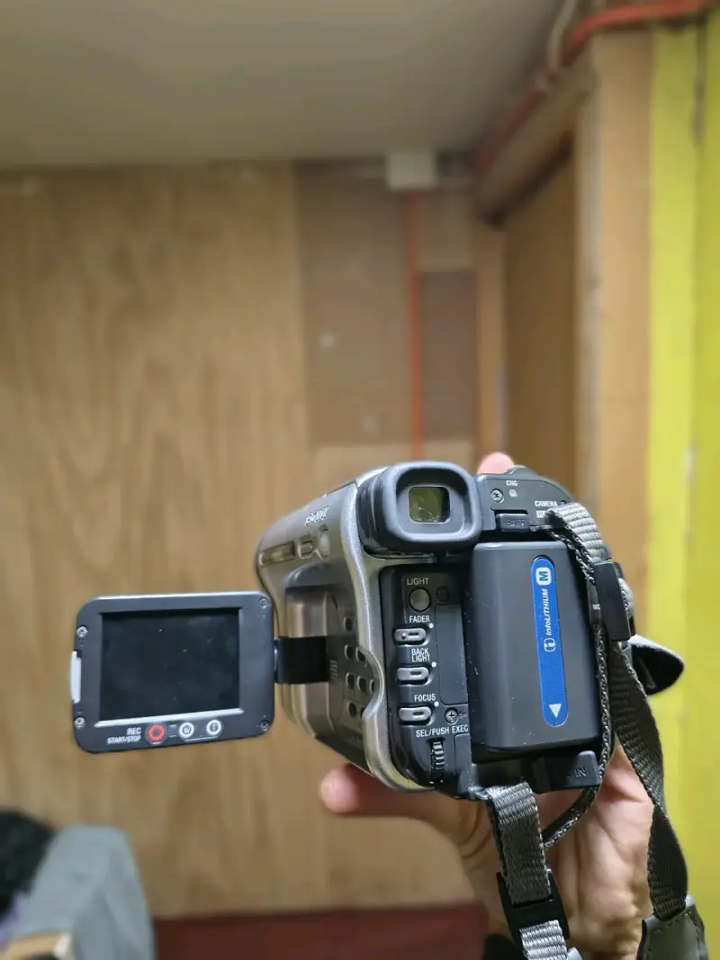 Videocámara Sony Handycam con NightShot Plus - 3