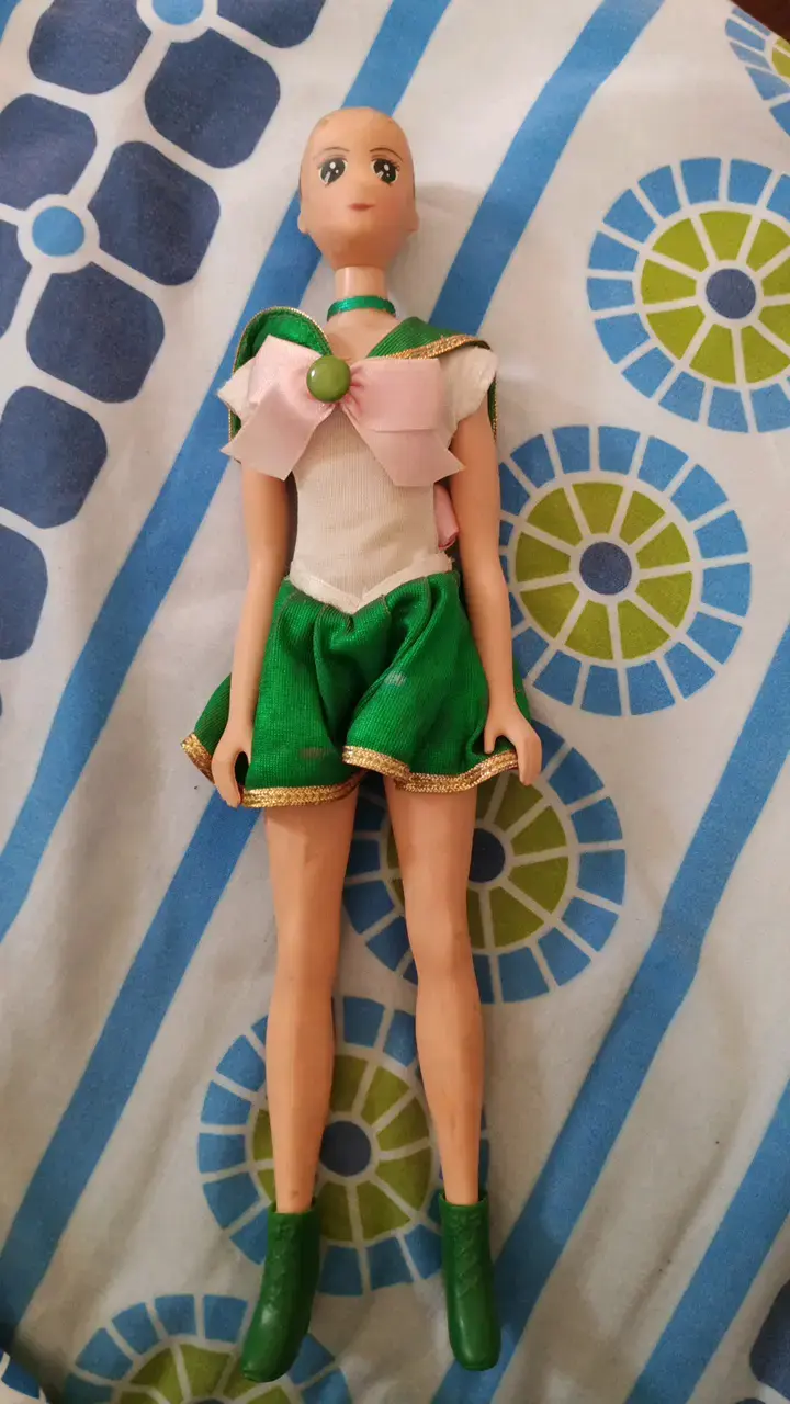 Muñeca sailor moon vintage con traje verde y rosa - 1